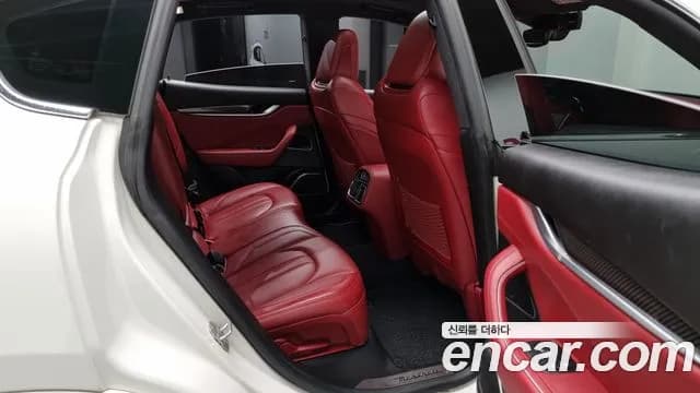 2017 Maserati Levante 3.0 Diesel AWD Sport Sold VIN ZN661TUG4HX258734 – interior seats 2017 Maserati Levante 3.0 Diesel AWD Sport Sold VIN ZN661TUG4HX258734 – interior seats