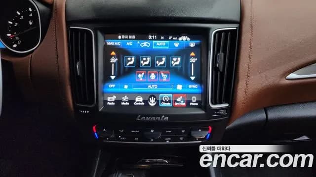 2018 Maserati Levante 3.0 AWD Premium Sold VIN ZN661XUG7JX285665 – interior seats 2018 Maserati Levante 3.0 AWD Premium Sold VIN ZN661XUG7JX285665 – interior seats