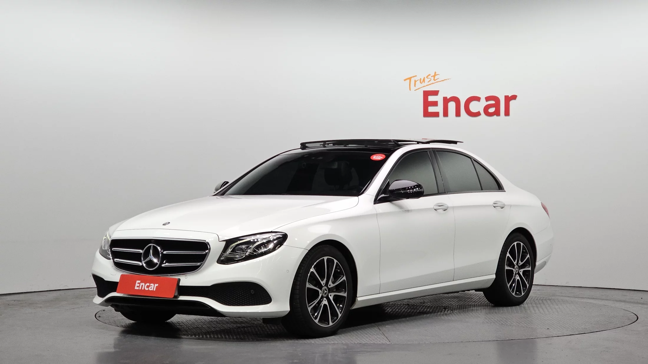 2017 Mercedes Benz E-Class E300 Avantgarde Used VIN WDDZF4JB1HA153639 – front exterior