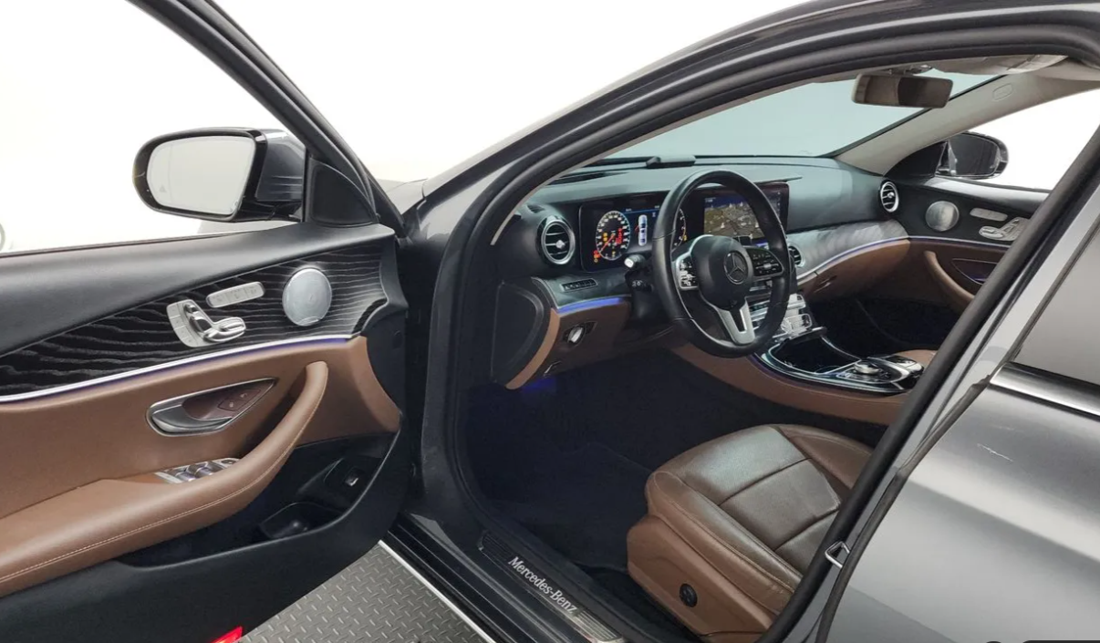 2018 Mercedes bebz E-class Sold VIN WDDZF4KB9KA556094 – trunk area