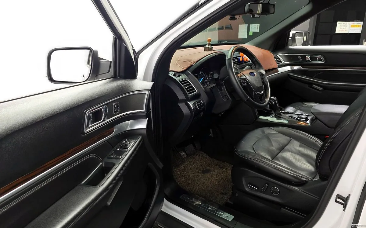 2018 Ford  Explorer Sold VIN 1FM5K8FH0JGA49036 – photo 16