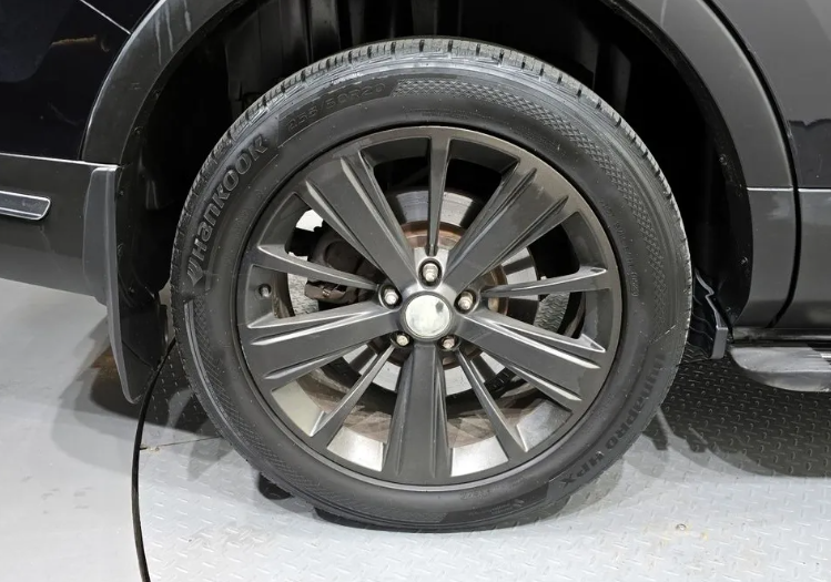2018 Ford EXPLORER Sold VIN 1FM5K8FH7KGA33238 – trunk area