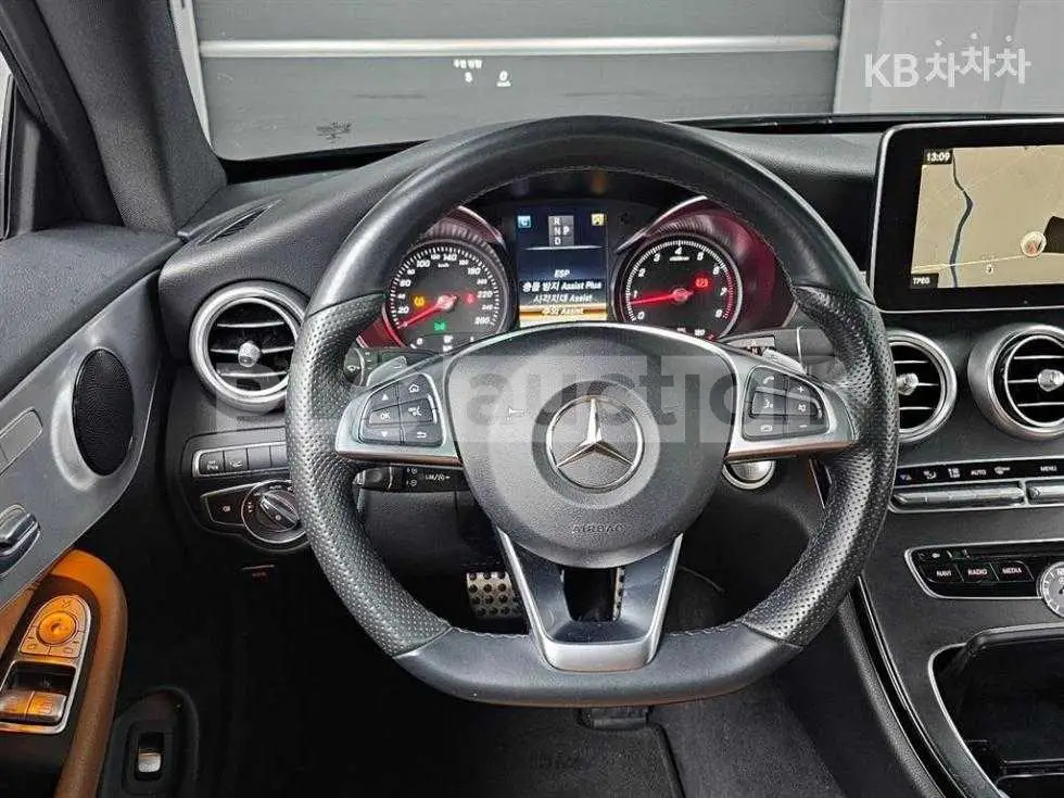 2017 Mercedes benz C200 Coupe Used VIN WDDWJ4CBXHF594087 – trunk area 2017 Mercedes benz C200 Coupe Used VIN WDDWJ4CBXHF594087 – trunk area
