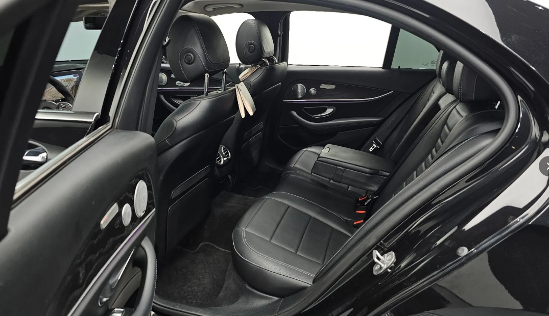 2017 Mercedes Benz E300 4MATIC Sold VIN WDDZF4KB7JA376644 – trunk area 2017 Mercedes Benz E300 4MATIC Sold VIN WDDZF4KB7JA376644 – trunk area