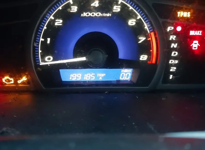 2011 HONDA Civic Used VIN 19XFA1F50BE041836 – side profile