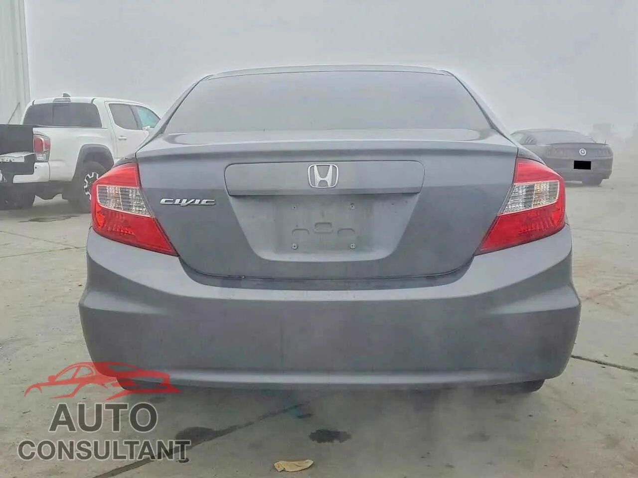 2012 HONDA CIVIC Damaged VIN 19XFB2F57CE376192 – engine bay