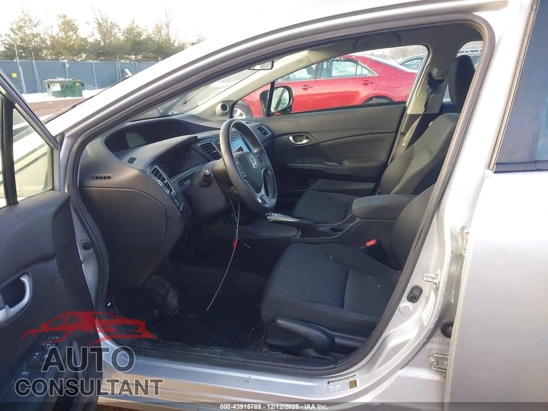 2015 HONDA CIVIC Damaged VIN 19XFB2F7XFE047119 – interior seats
