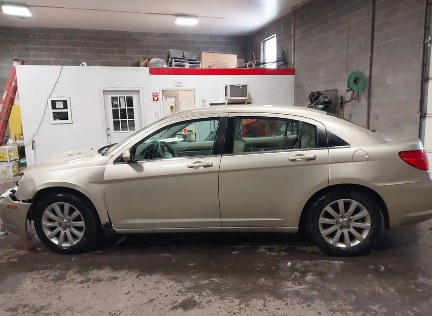 2010 CHRYSLER Sebring Used VIN 1C3CC5FB9AN205318 – side profile