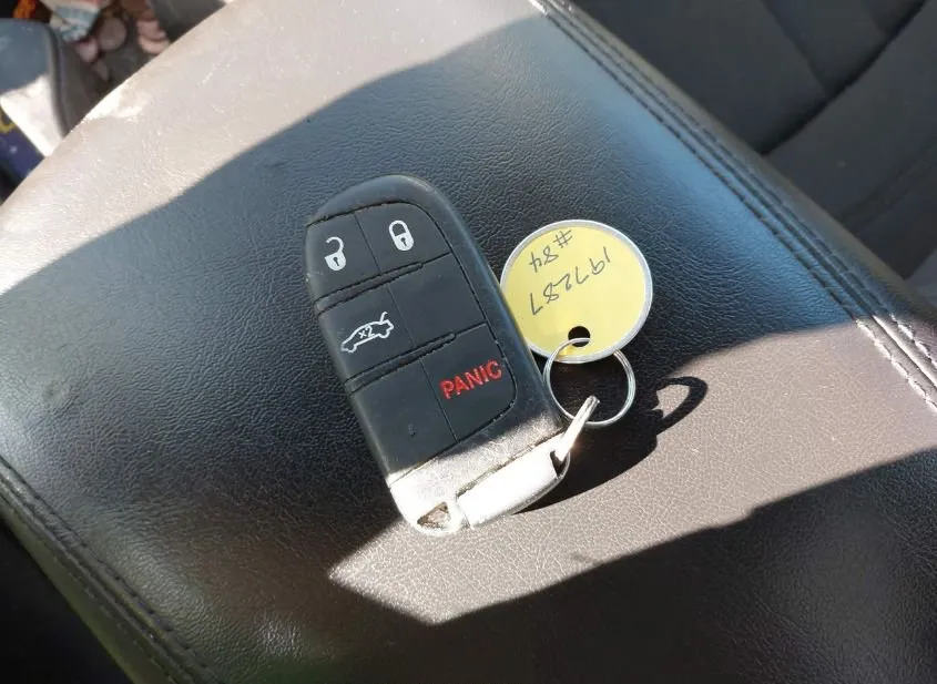 2016 CHRYSLER 200 Used VIN 1C3CCCFB8GN197287 – trunk area