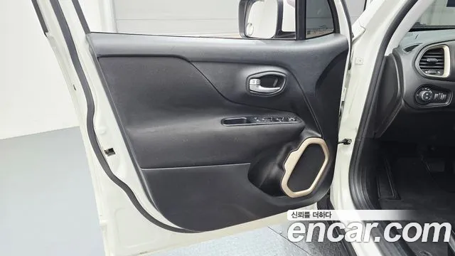 2017 Jeep Renegade 2.4 Longitude Sold VIN 1C4BU0000HPF36171 – exterior detail 2017 Jeep Renegade 2.4 Longitude Sold VIN 1C4BU0000HPF36171 – exterior detail