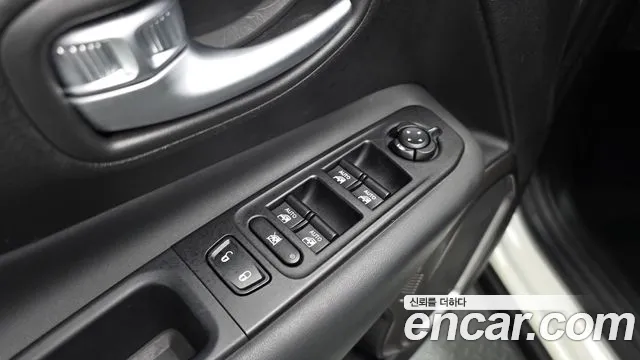 2020 Jeep Renegade 2.4 Limited Sold VIN 1C4BU0000LPM18789 – trunk area 2020 Jeep Renegade 2.4 Limited Sold VIN 1C4BU0000LPM18789 – trunk area