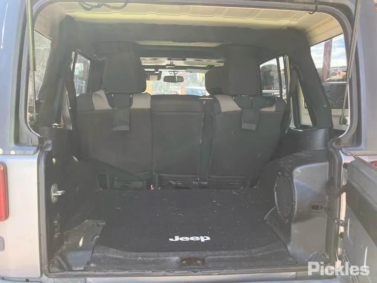 2014 Jeep Wrangler Used VIN 1C4HJWKG1DL663871 – rear exterior