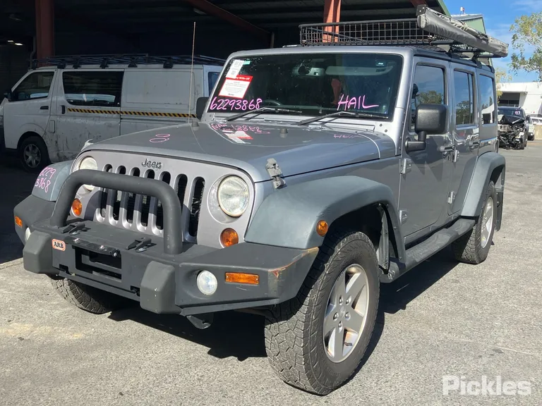 2014 Jeep Wrangler Used VIN 1C4HJWKG1DL663871 – interior seats