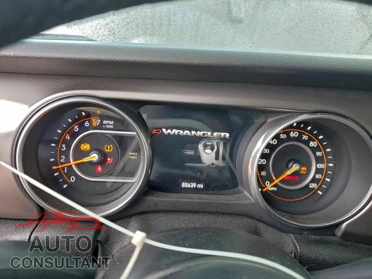 2018 JEEP WRANGLER Damaged VIN 1C4HJXDG7JW108453 – trunk area