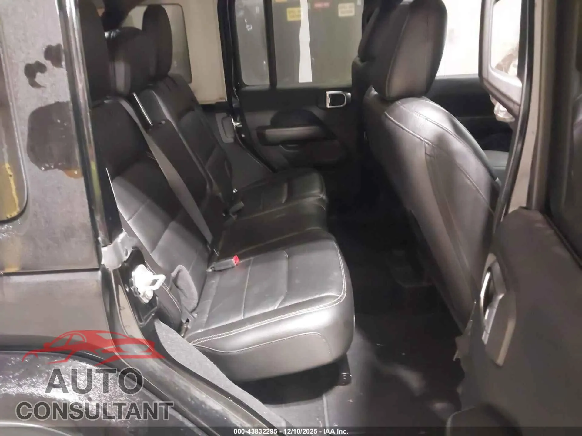 2018 JEEP WRANGLER UNLIMITED Damaged VIN 1C4HJXEG5JW105050 – undercarriage