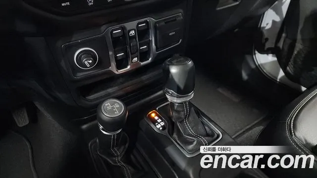 2020 Jeep Wrangler (JL) 2.0 Overland 4Door Sold VIN 1C4HJXEN7LW334234 – interior seats