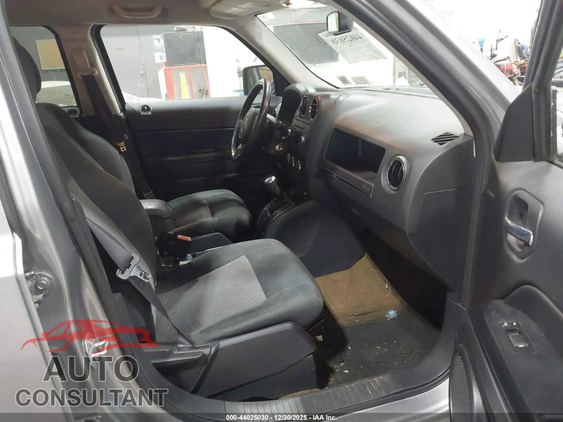 2016 JEEP PATRIOT Damaged VIN 1C4NJRFB1GD668456 – interior seats