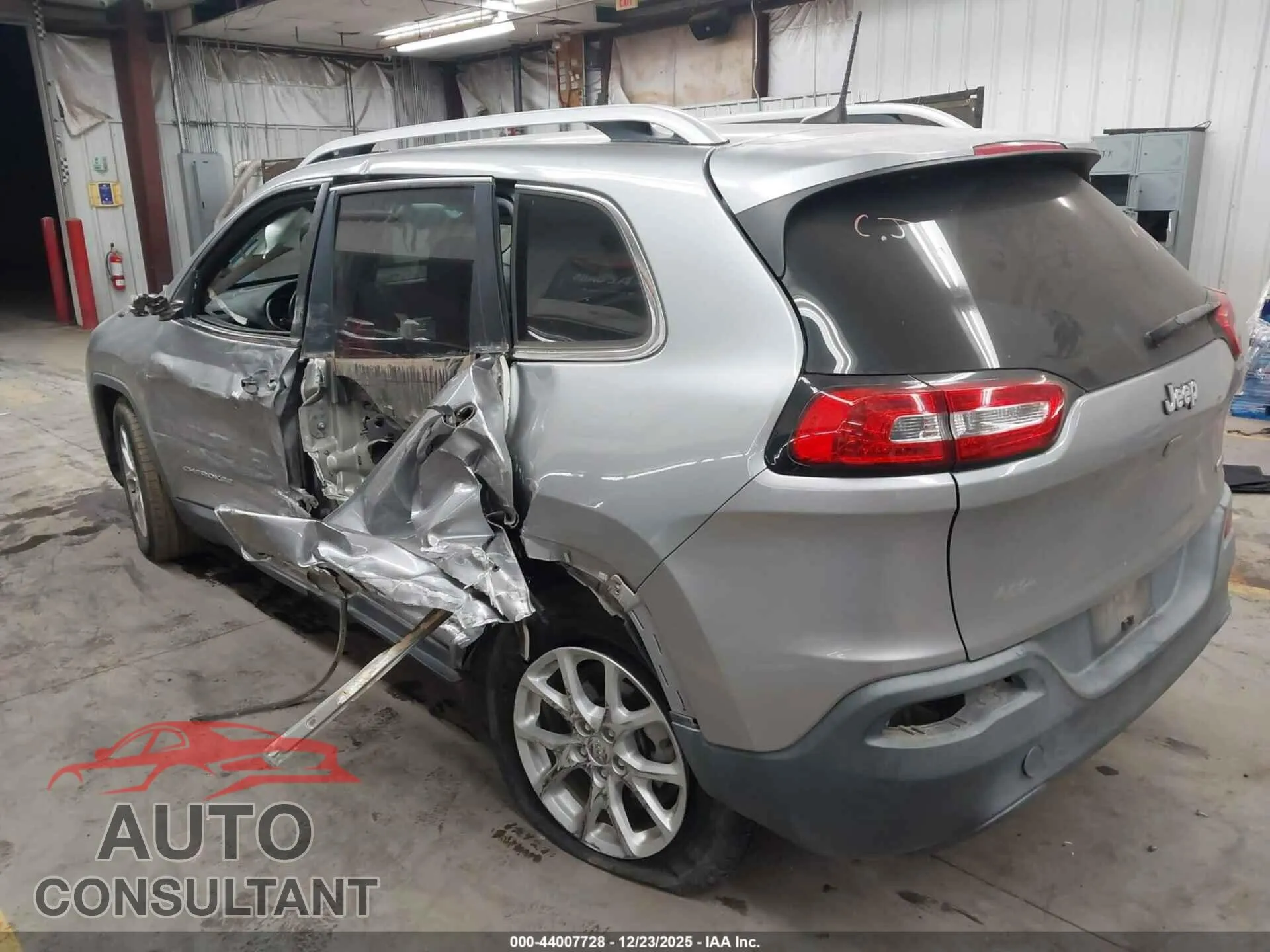 2017 JEEP CHEROKEE Damaged VIN 1C4PJLCBXHW661571 – side profile