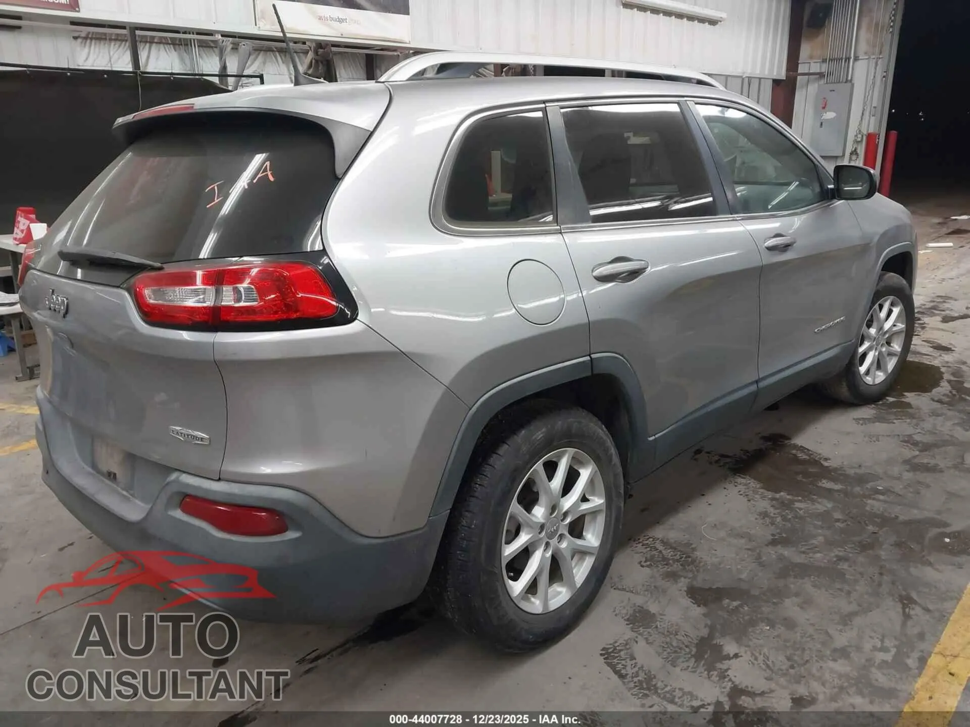 2017 JEEP CHEROKEE Damaged VIN 1C4PJLCBXHW661571 – dashboard