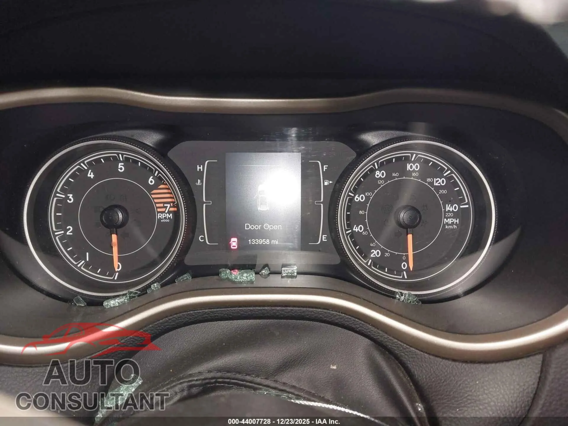 2017 JEEP CHEROKEE Damaged VIN 1C4PJLCBXHW661571 – exterior detail