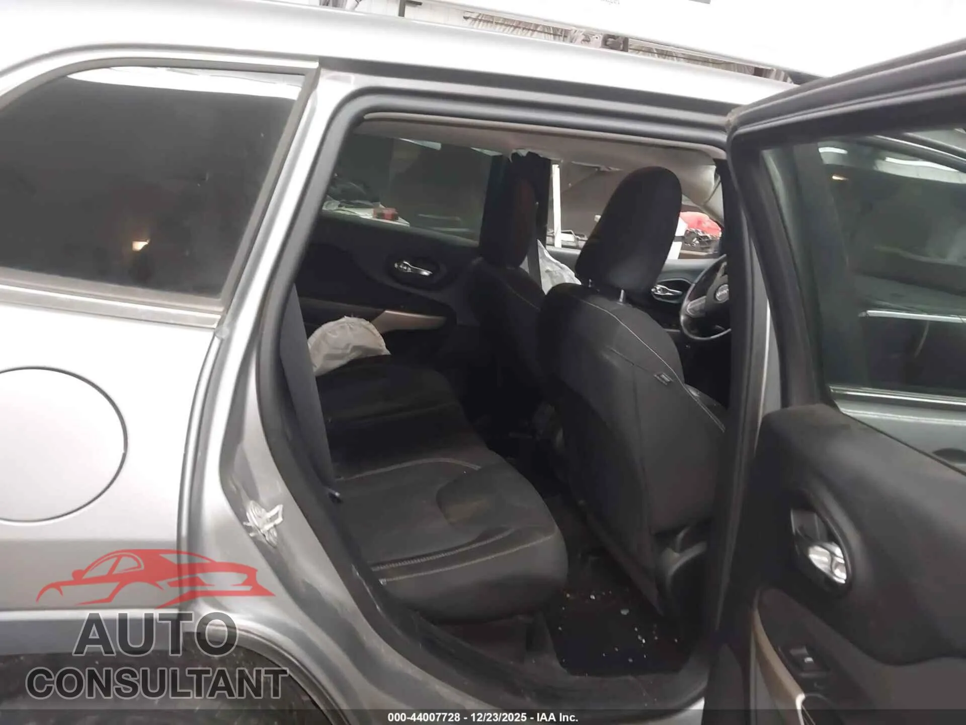 2017 JEEP CHEROKEE Damaged VIN 1C4PJLCBXHW661571 – undercarriage