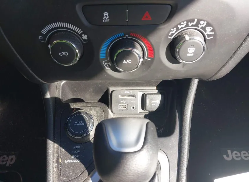 2017 JEEP Cherokee Used VIN 1C4PJMAB4HW581093 – photo 19