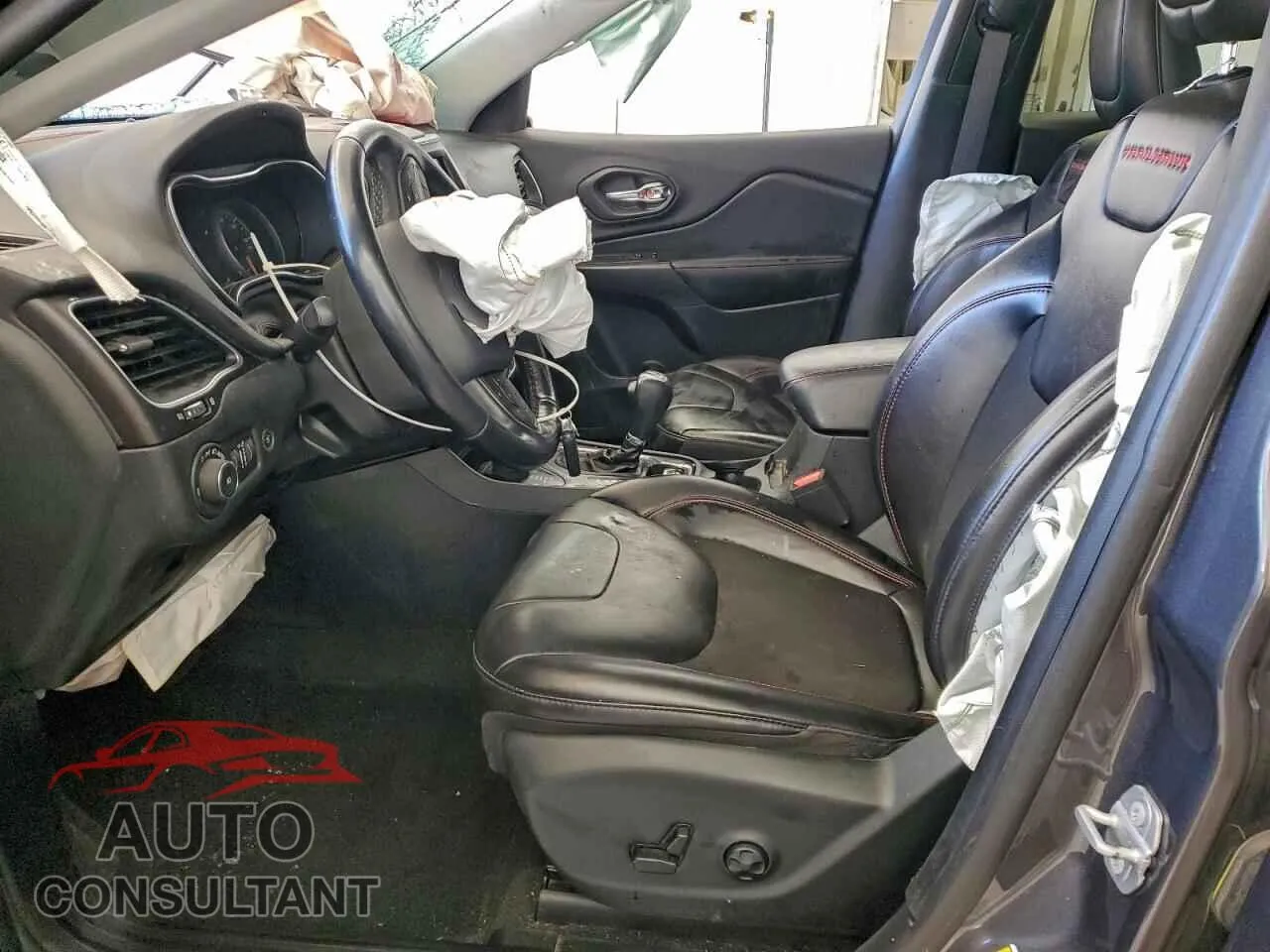 2020 JEEP CHEROKEE Damaged VIN 1C4PJMBX1LD566825 – exterior detail
