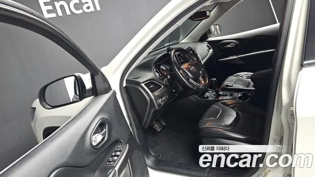 2019 Jeep Cherokee (KL) 2.4 Longitude High AWD Sold VIN 1C4PJMCB7KD395595 – dashboard