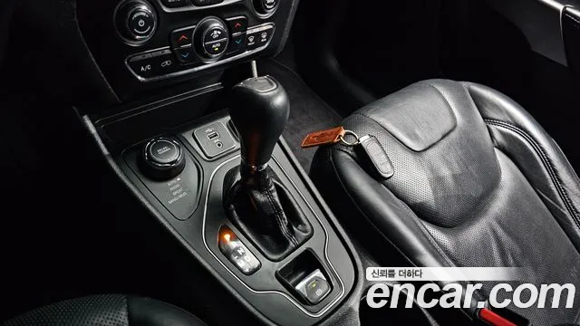 2019 Jeep Cherokee (KL) 2.4 Longitude High AWD Sold VIN 1C4PJMCB7KD395595 – interior seats