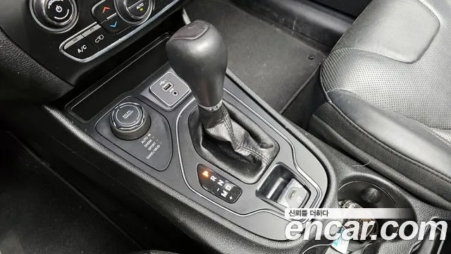 2019 Jeep Cherokee (KL) 2.4 Longitude High AWD Sold VIN 1C4PJMCB8KD460194 – interior seats