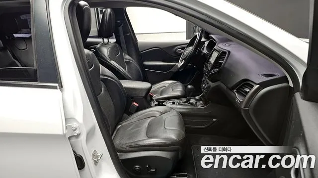 2019 Jeep Cherokee (KL) 2.4 Longitude High AWD Sold VIN 1C4PJMCB8KD460194 – engine bay