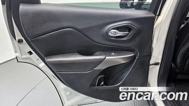 2019 Jeep Cherokee (KL) 2.4 Longitude High AWD Sold VIN 1C4PJMCBXKD125048 – engine bay