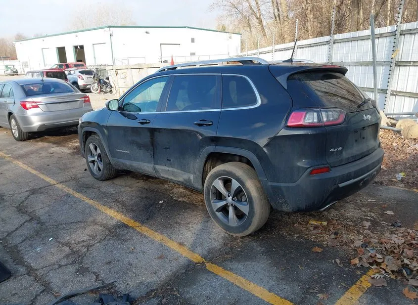 2019 JEEP Cherokee Used VIN 1C4PJMDX8KD444684 – undercarriage 2019 JEEP Cherokee Used VIN 1C4PJMDX8KD444684 – undercarriage
