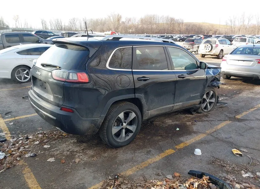 2019 JEEP Cherokee Used VIN 1C4PJMDX8KD444684 – trunk area 2019 JEEP Cherokee Used VIN 1C4PJMDX8KD444684 – trunk area