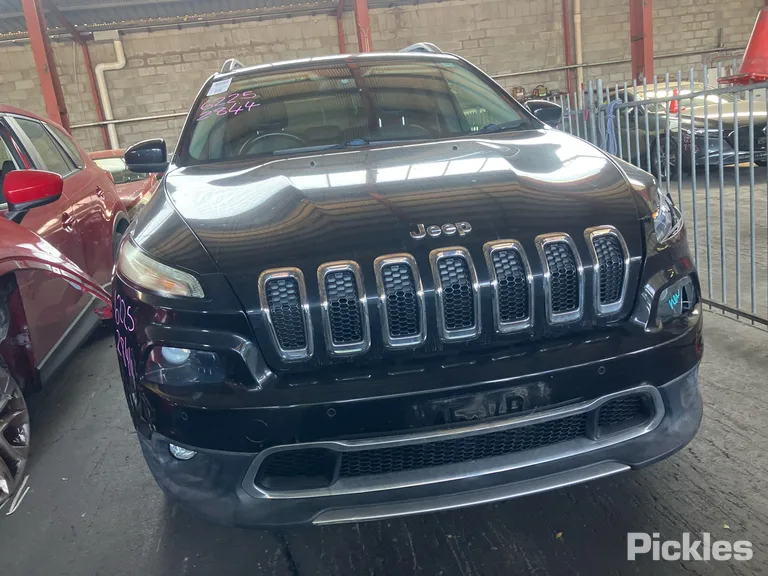 2014 Jeep Cherokee Used VIN 1C4PJMHS5FW518877 – engine bay
