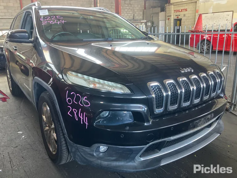 2014 Jeep Cherokee Used VIN 1C4PJMHS5FW518877 – photo 28