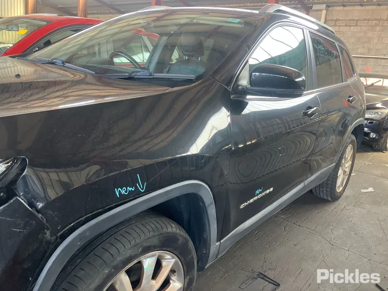 2014 Jeep Cherokee Used VIN 1C4PJMHS5FW518877 – photo 29