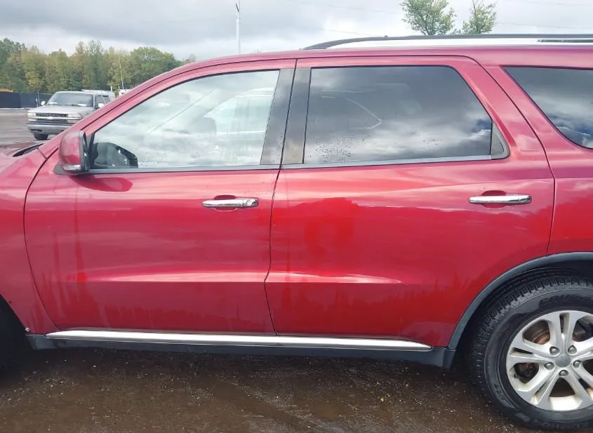 2013 DODGE DURANGO Used VIN 1C4RDJDGXDC674301 – trunk area 2013 DODGE DURANGO Used VIN 1C4RDJDGXDC674301 – trunk area