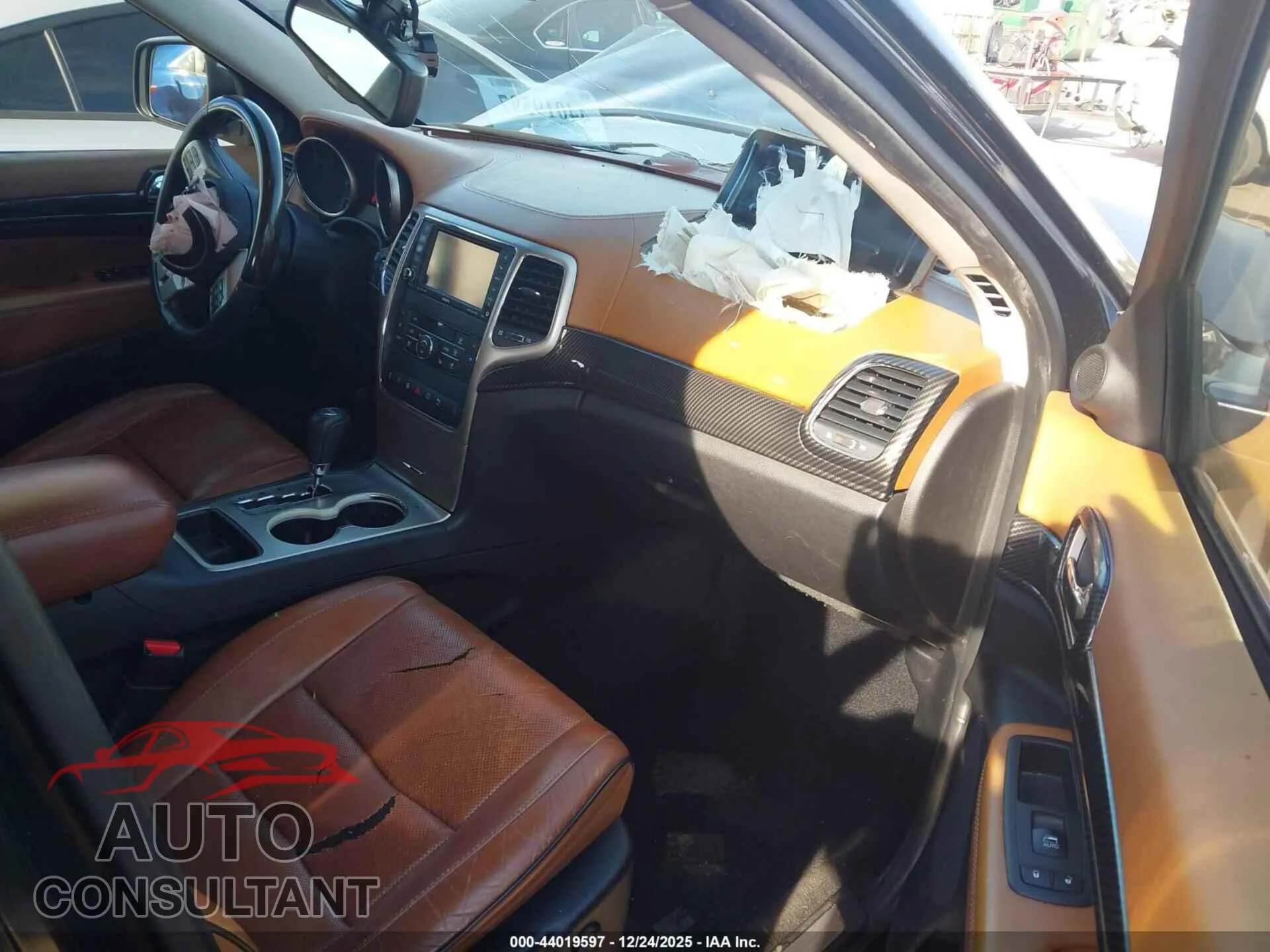 2013 JEEP GRAND CHEROKEE Damaged VIN 1C4RJECT5DC644847 – interior seats