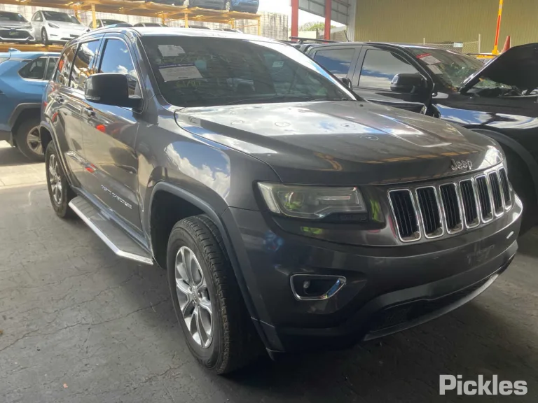 2013 Jeep Grand Cherokee Damaged VIN 1C4RJEEG1EC117681 – engine bay