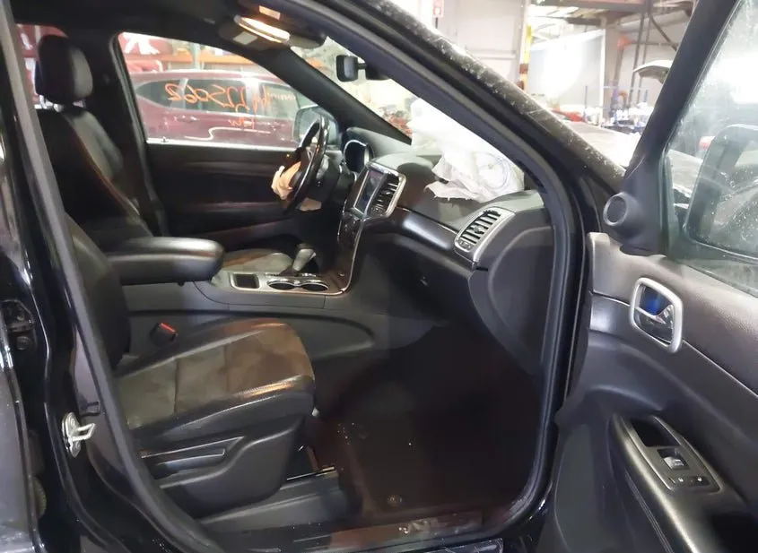 2018 JEEP Grand Cherokee Used VIN 1C4RJFAG8JC475429 – trunk area