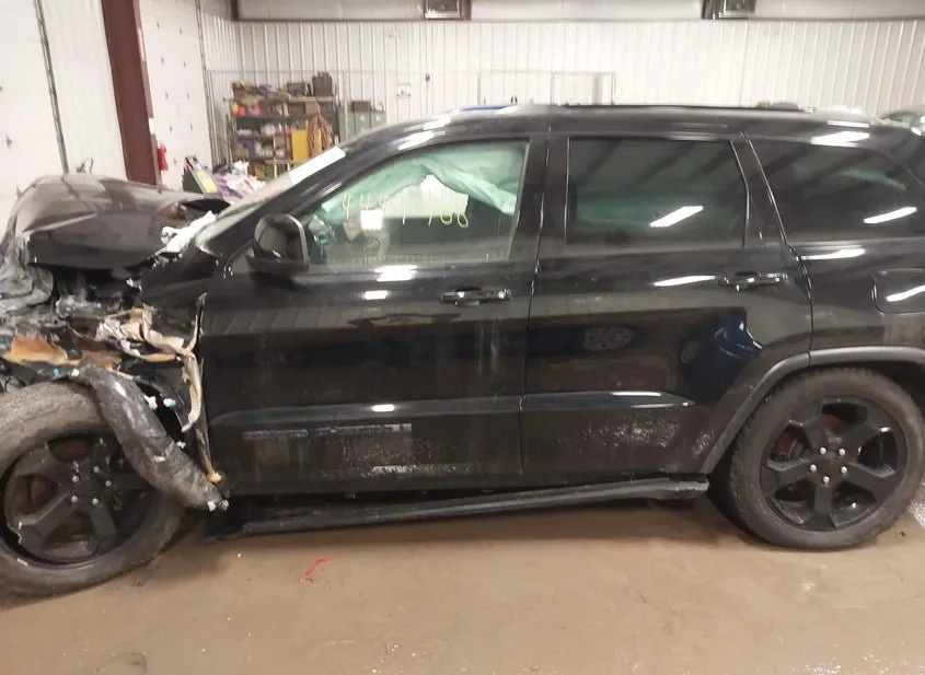 2018 JEEP Grand Cherokee Used VIN 1C4RJFAGXJC499232 – engine bay