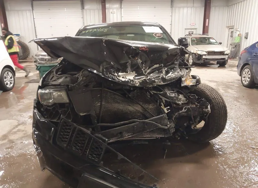 2018 JEEP Grand Cherokee Used VIN 1C4RJFAGXJC499232 – undercarriage