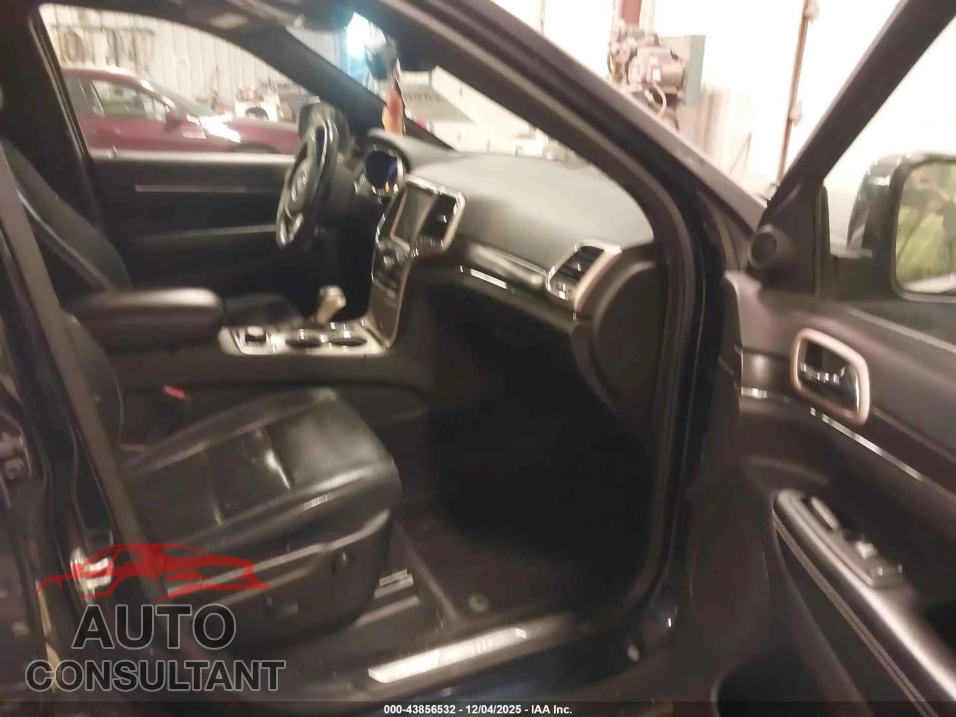 2017 JEEP GRAND CHEROKEE Damaged VIN 1C4RJFBG0HC891600 – interior seats