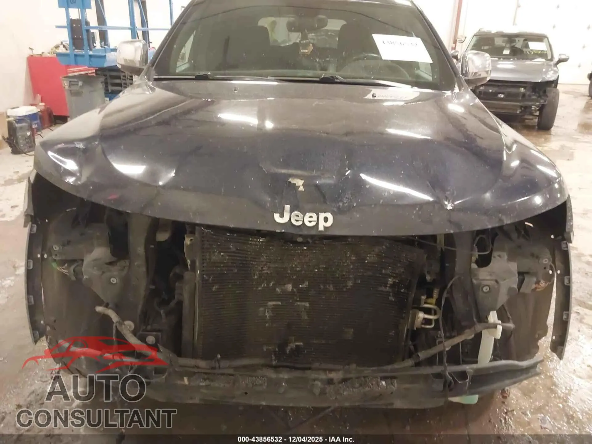 2017 JEEP GRAND CHEROKEE Damaged VIN 1C4RJFBG0HC891600 – engine bay