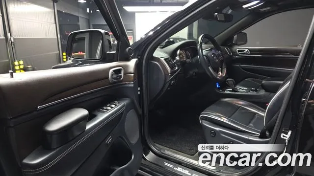 2017 Jeep Grand Cherokee 3.6 Overland Sold VIN 1C4RJFCG4HC747238 – side profile