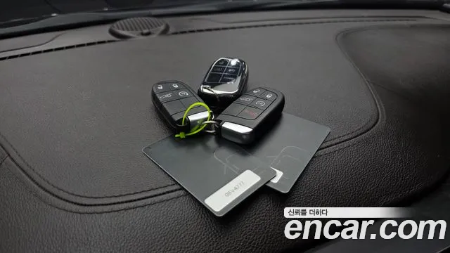 2017 Jeep Grand Cherokee 3.6 Overland Sold VIN 1C4RJFCG4HC747238 – interior seats