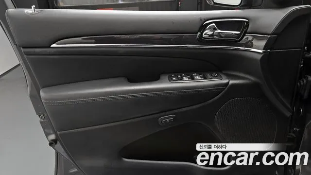 2020 Jeep Grand Cherokee 3.6 Overland Sold VIN 1C4RJFCG9LC269844 – trunk area 2020 Jeep Grand Cherokee 3.6 Overland Sold VIN 1C4RJFCG9LC269844 – trunk area