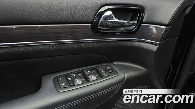 2020 Jeep Grand Cherokee 3.0 Diesel Overland Sold VIN 1C4RJFCM7LC157601 – trunk area