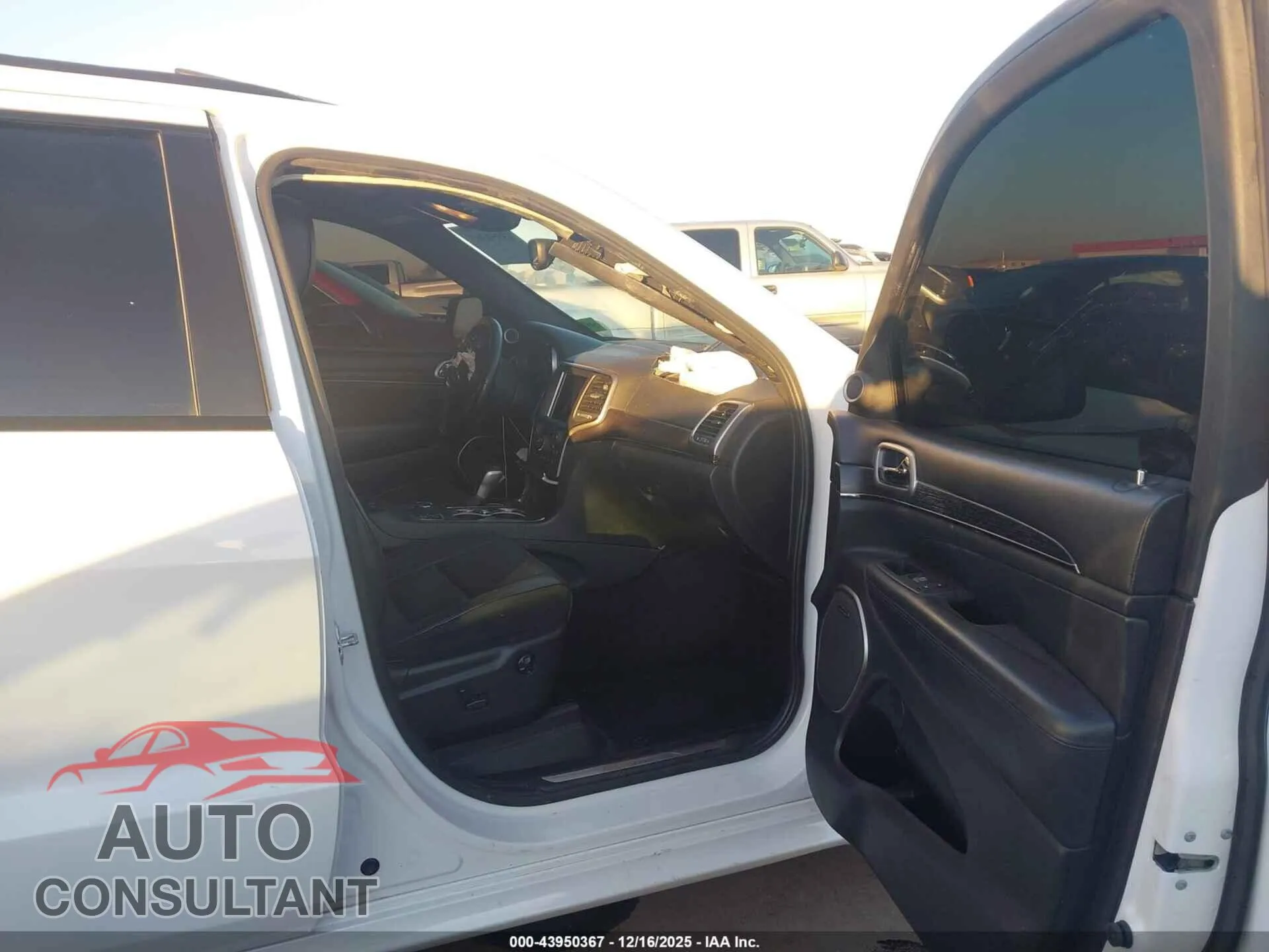 2018 JEEP GRAND CHEROKEE Damaged VIN 1C4RJFCT6JC137585 – interior seats
